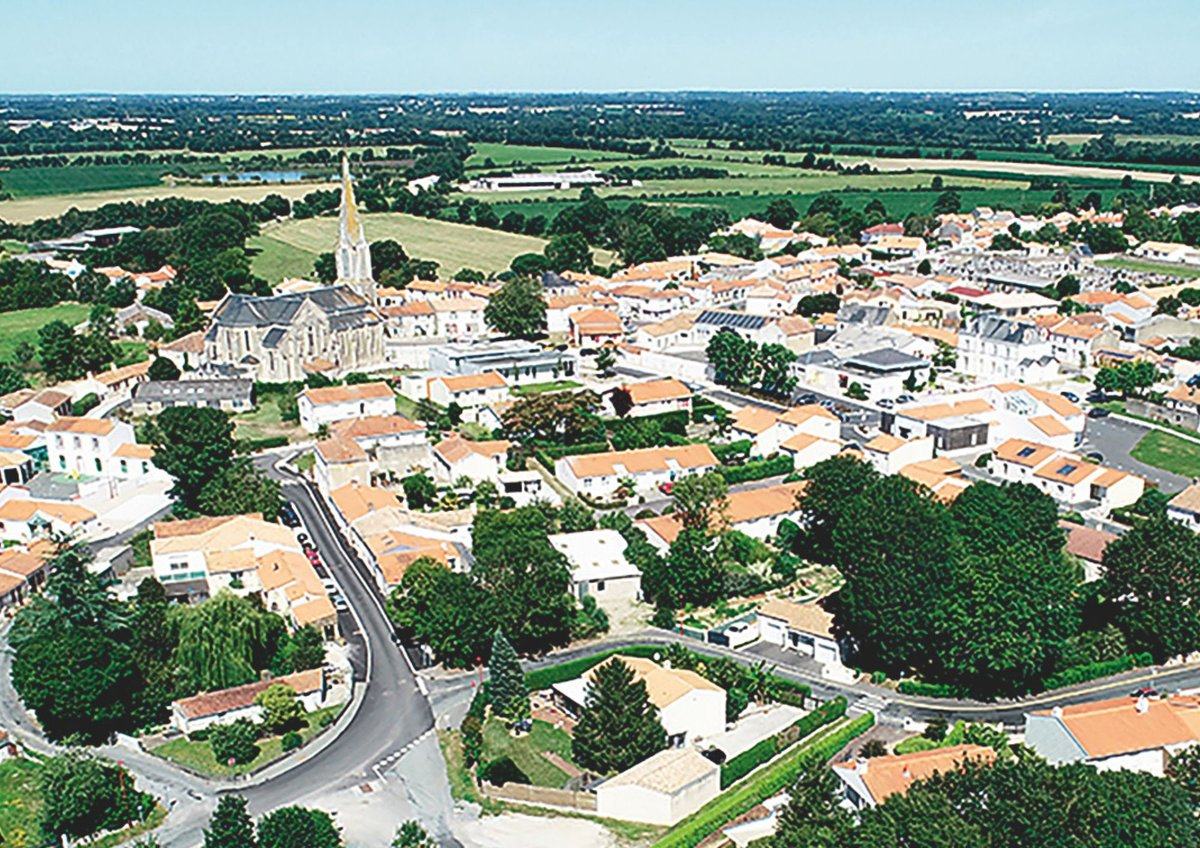 Vue aérienne du bourg de Grosbreuil