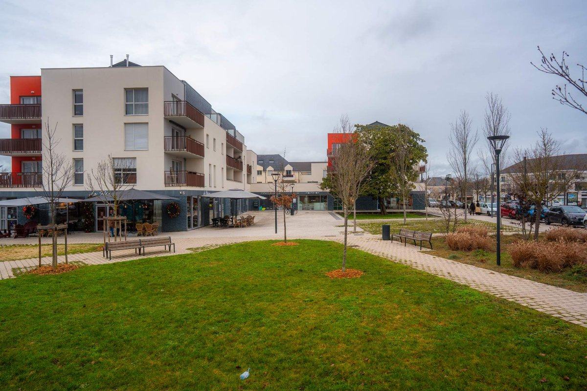 Place et commerces du centre-ville d'Avrillé
