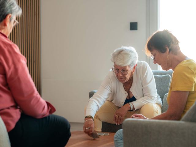 Une partie de cartes entre amies